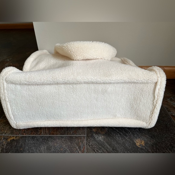 Virginia Wolf Stella cream color Sherpa fluffy large tote bag double handles. - Picture 6 of 14